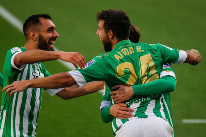 Borja Iglesias y Aitor Ruibal celebran el gol ante el Villarreal.