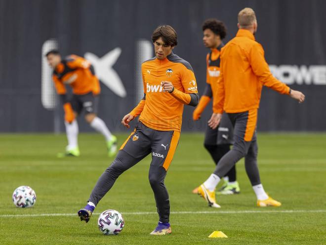 Jesús Vázquez en el entrenamiento de este lunes (Foto: Valencia CF)