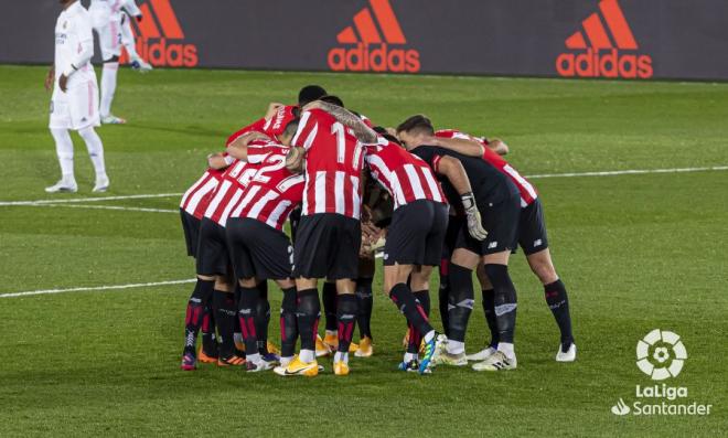 Los jugadores titulares del Athletic Club hacen piña en Valdebebas. (Foto: LaLiga).