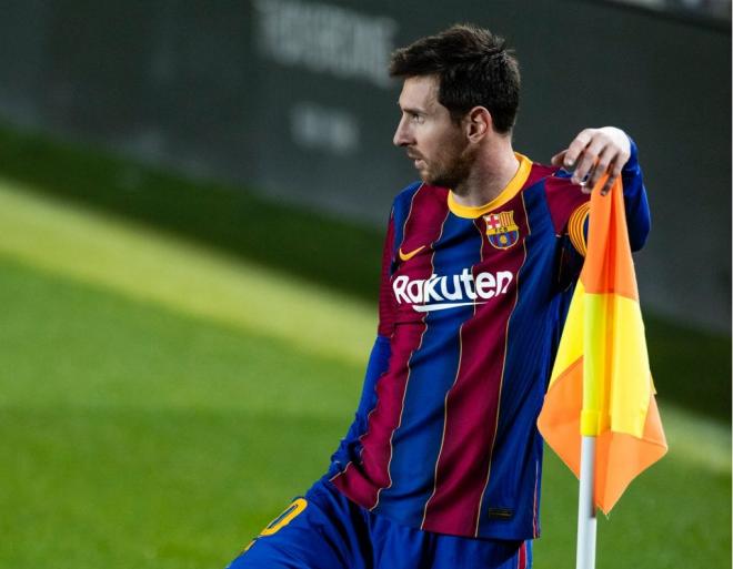 Leo Messi, junto al córner del Camp Nou (Foto: FCB).