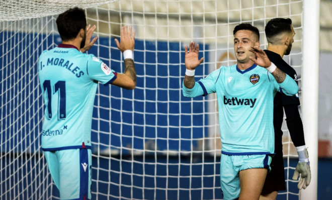 Sergio León y Morales celebran el primer gol. (Foto: Levante UD)