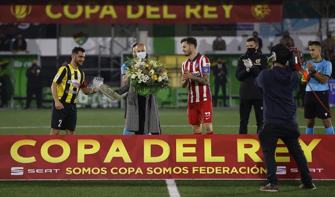 Virginia Torrecilla, homenajeada antes del Cardassar-Atlético de Madrid (Foto: @Atleti).