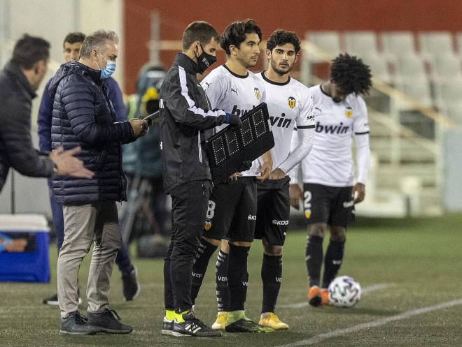 Carlos Soler y Guedes apuntan al once titular (Foto: Valencia CF)