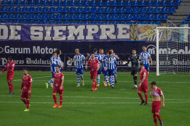 El Alavés festeja el segundo gol en La Rosaleda (@Alavés).