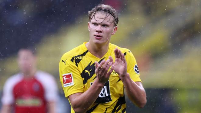 Erling Haaland, pretendido por Laporta, durante un partido de esta temporada con el Borussia Dortmund.