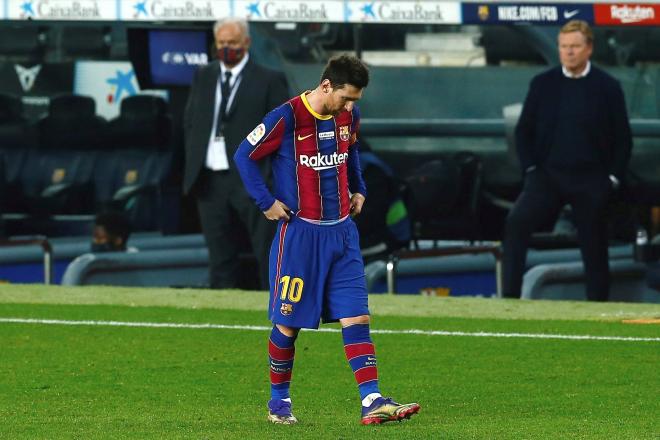 Leo Messi se lamenta de una jugada durante el Barcelona-Valencia (FOTO: EFE).