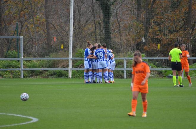 Las jugadoras de la Real celebran un gol ante el Valencia (Foto: Giovanni Batista).