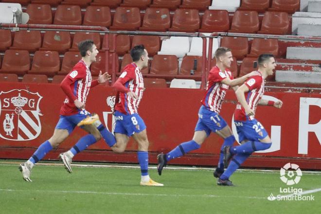 Los jugadores del Sporting celebran el gol al Leganés (Foto: LaLiga).