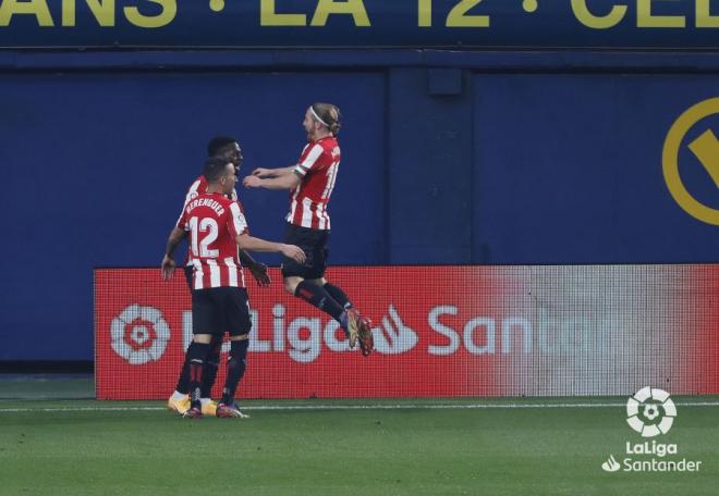 Williams celebra su gol al Villarreal junto a Berenguer y Muniain (Foto: LaLiga).