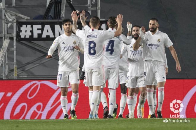 Los jugadores del Real Madrid celebran el gol de Casemiro (Foto: LaLiga).