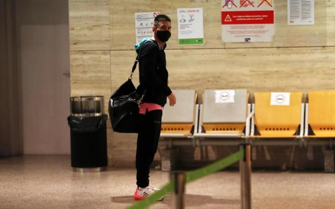 Leo Messi, en el aeropuerto (Foto: FCB).