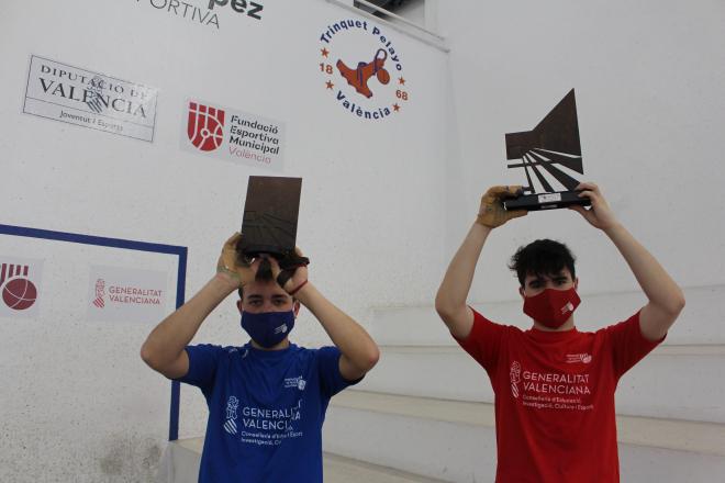 Carlos, Mario, Dorian, Pedro Valera, Salva y Pedro López son los primeros campeones en el trinquet