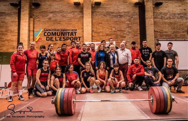 El Valencia C.H. distingue a Cáritas Diocesana y Cruz Roja por su trabajo durante la crisis sanita