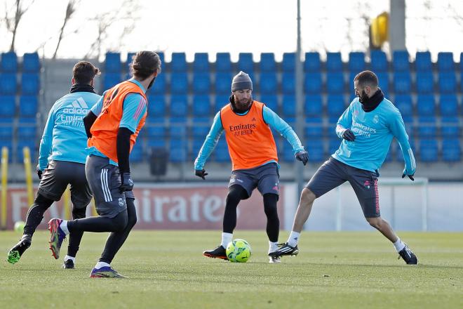 Ramos y Benzema, en un entrenamiento del Real Madrid (FOTO: EFE).