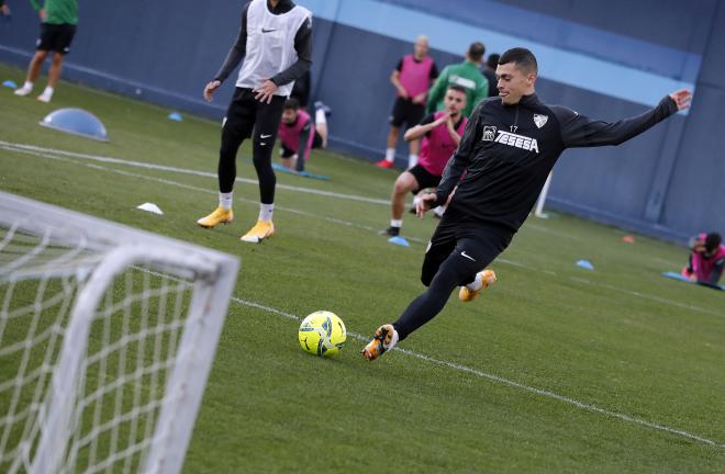Yanis Rahmani, en el entrenamiento de esta mañana (Foto: Málaga CF).