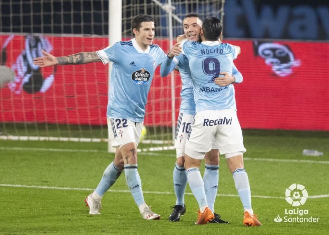 Mina, Aspas y Nolito celebran su gol en el Celta-Huesca (Foto: LaLiga).