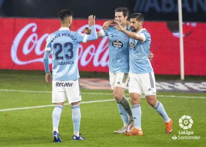 Mina, Brais y Nolito celebran su gol en el Celta-Huesca (Foto: LaLiga).