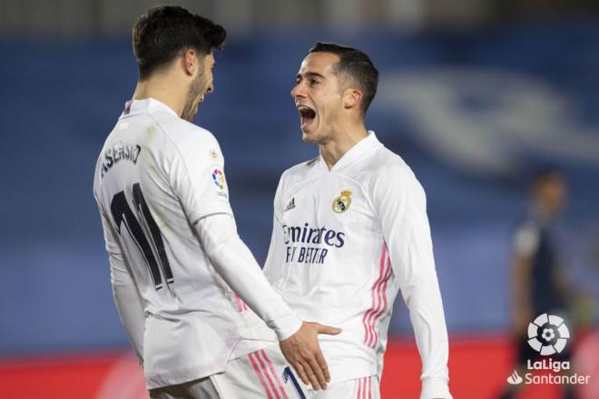 Lucas Vázquez y Asensio celebran el segundo gol del partido entre el Real Madrid y el Celta (Foto: