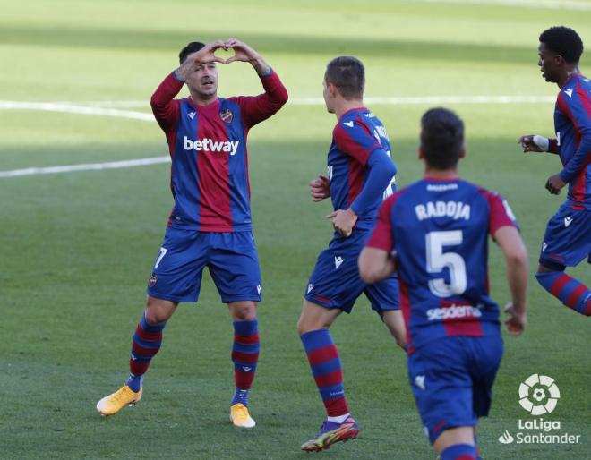 Sergio León celebra un gol con el Levante UD. (Foto: LaLiga)