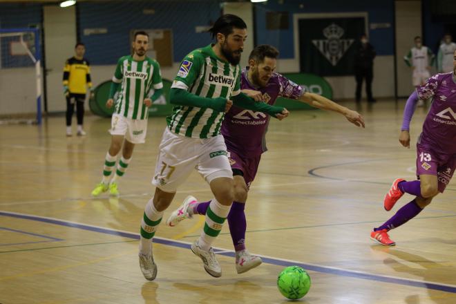 El bético Emilio Buendía con la pelota (foto: Betis Futsal).