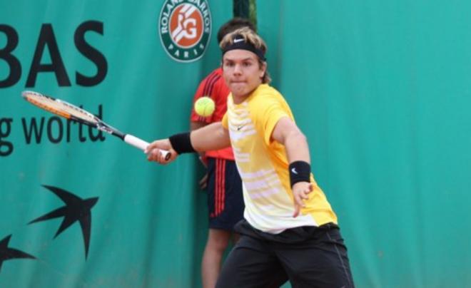 Carlos Boluda disputando un partido en Roland Garros junior (Foto: RG)
