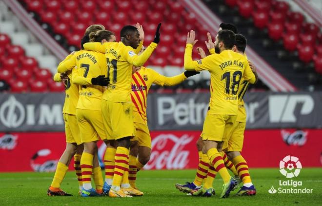 Los jugadores del Barcelona celebran el gol de Pedri (Foto: LaLiga).