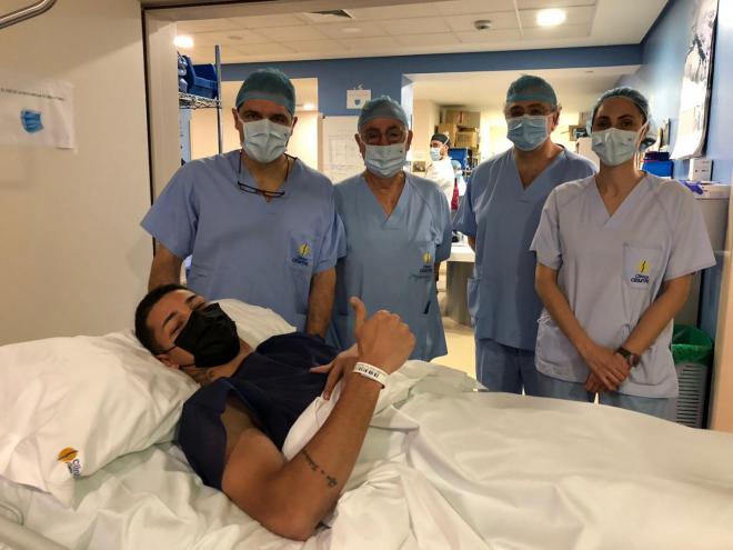 Marcos André, sonriente tras su operación.