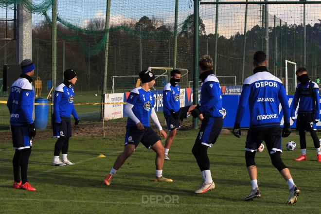 Rondo de los jugadores del Dépor en un entrenamiento en Abegondo (Foto: RC Deportivo)