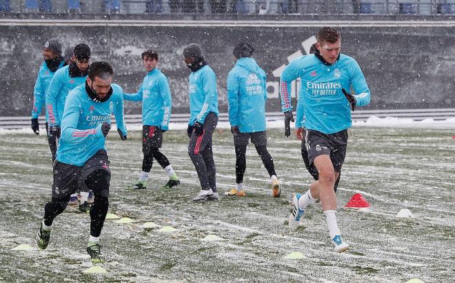 Entrenamiento del Real Madrid bajo la nieve (Foto: RMCF).