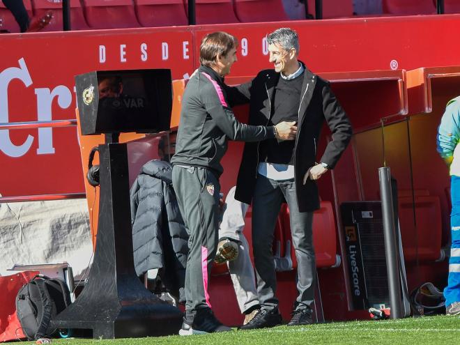 Imanol y Lopetegui se saludan antes del Sevilla-Real Sociedad (Foto: Kiko Hurtado).
