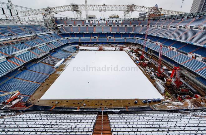 Imagen del Santiago Bernabéu, cubierto por la nieve (Foto: Real Madrid).