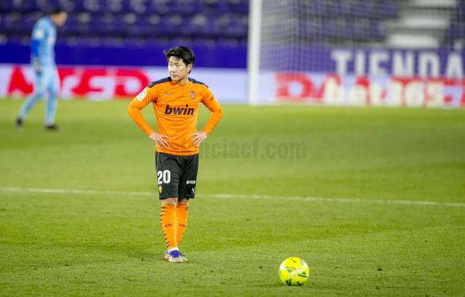 Kang In Lee en el Real Valladolid-Valencia CF (Foto: Valencia CF)