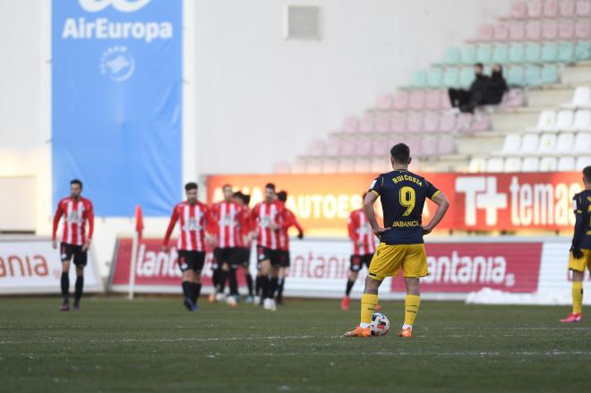 Rui Costa se dispone a lanzar una falta en el Zamora-Dépor (Foto: RCD).