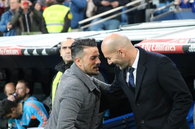 De la Barrera y Zidane se saludan antes de un partido (Foto: FtitonePhotos).