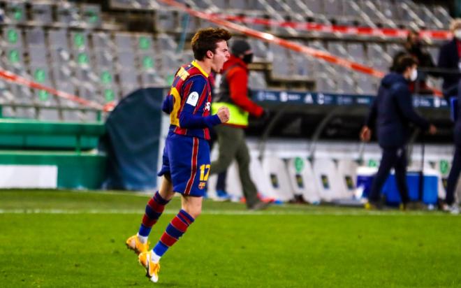 Riqui Puig celebra su gol en la tanda de penaltis del Real Sociedad-Barcelona (Foto: FCB).