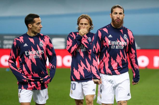 Sergio Ramos, junto a Lucas Vázquez y Modric en el calentamiento previo a la Supercopa (Foto: RFEF