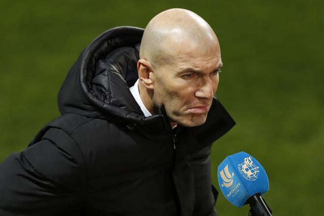 Zidane, entrenador del Real Madrid, atiende a la prensa en La Rosaleda (Foto: EFE).