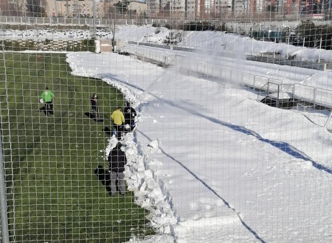 La ciudad deportiva del Rayo Vallecano, cubierta de nieve.