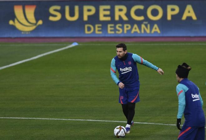 Leo Messi, en el entrenamiento previo a la final de la Supercopa (Foto: Kiko Hurtado).