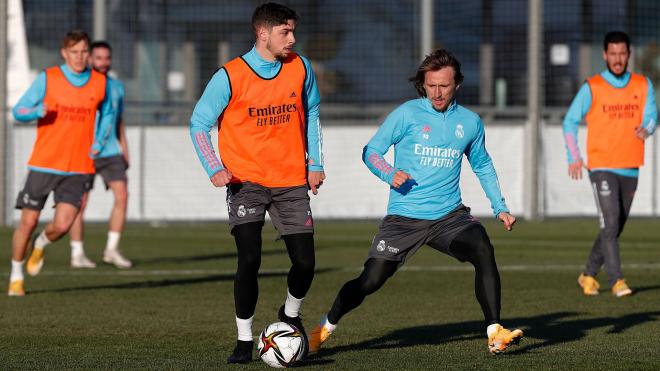 Fede Valverde y Modric, en una sesión del Real Madrid (Foto: RM).