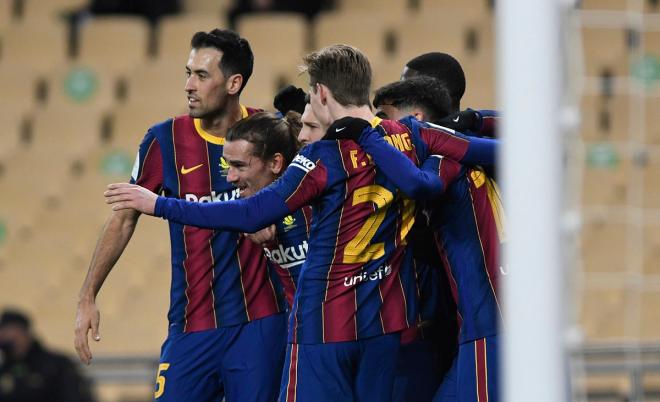 Los jugadores del Barcelona celebran el gol de Griezmann (Foto: Kiko Hurtado).