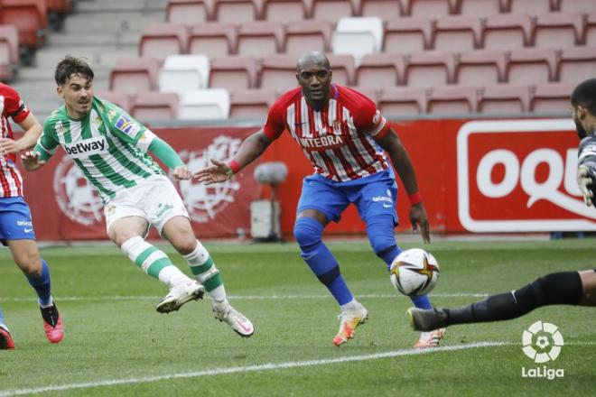 Imagen del gol de Rodri en el Sporting - Betis (Foto: LaLiga).