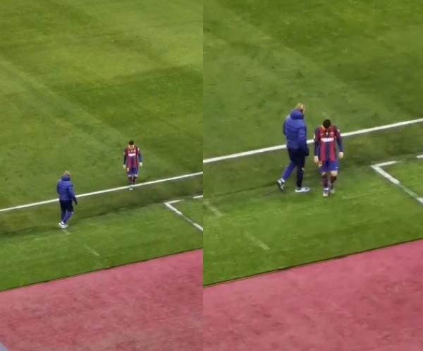 Messi se cruza ante Koeman sin mirarlo.