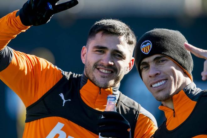 Gabriel y Maxi Gómez, ambos apuntan al once titular (Foto: Valencia CF)
