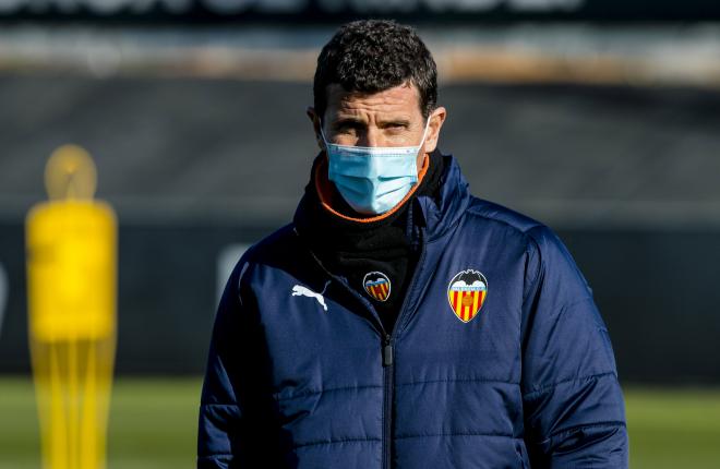 Gracia en el entrenamiento del Valencia CF (Foto: Valencia CF)
