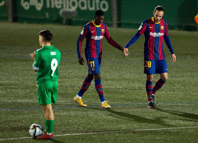 Dembélé celebra su gol con Mingueza (FOTO: EFE).