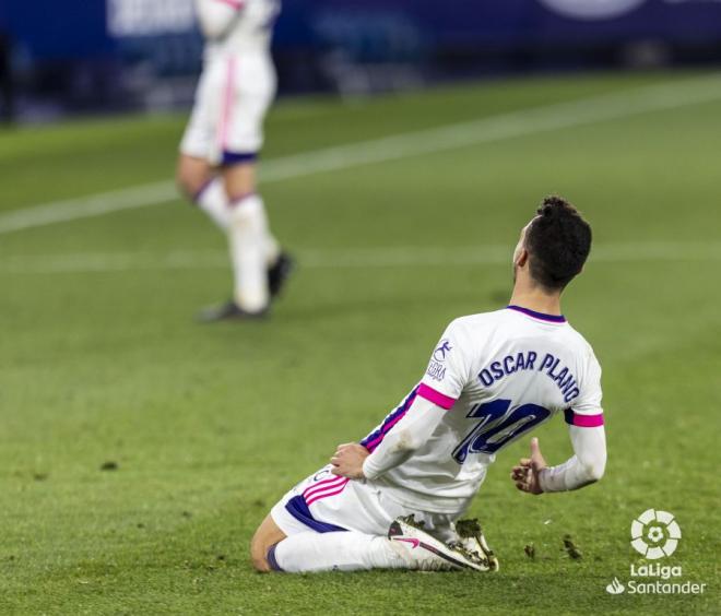 Óscar Plano festeja su gol al Levante (Foto: LaLiga).