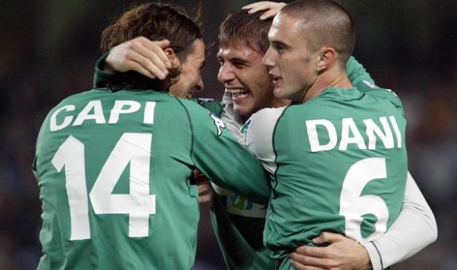 Capi, Joaquín y Dani celebran un gol.