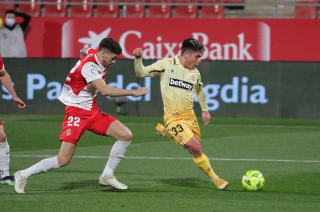 Nico Melamed dispara en el Girona-Espanyol (Foto: RCDE).