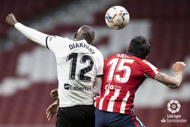 Diakhaby acabó lesionado en el Atlético-Valencia y es baja junto al COVID que se ha detectado (foto: LaLiga).